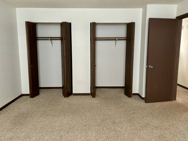 Building Photo - 338 Oxford Ct