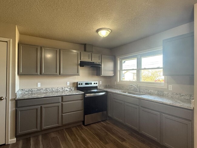 Building Photo - 2416 Haskell St