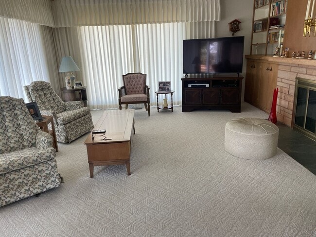 Building Photo - Lake Front Home For Rent! 1/2 Off First Full Months Rent Move in Special!!!