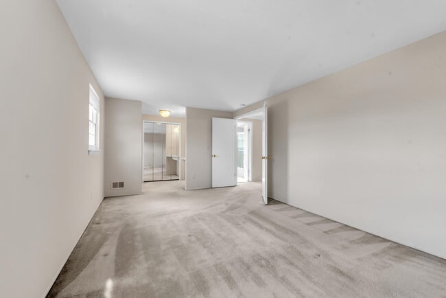 Building Photo - 197 Kings Way