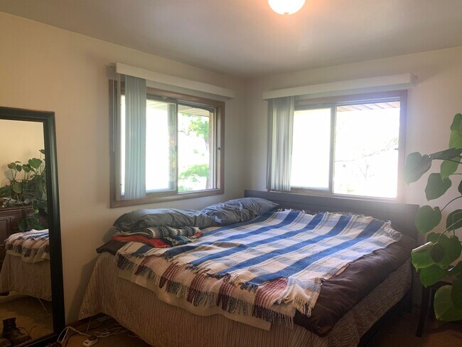 Building Photo - 3536 S 77th St