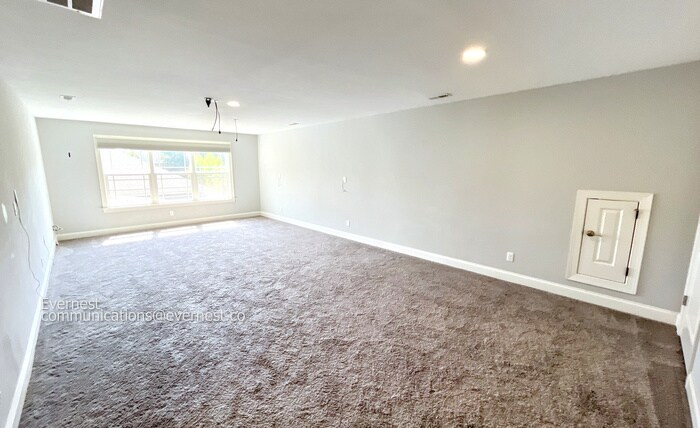 Building Photo - 5665 Bungalow Cir