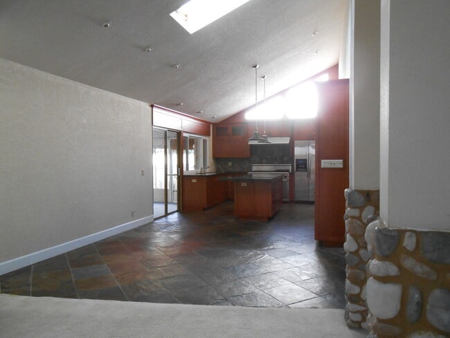 Building Photo - Stunning 3-Bed/2-Bath Entertainer's Dream ...