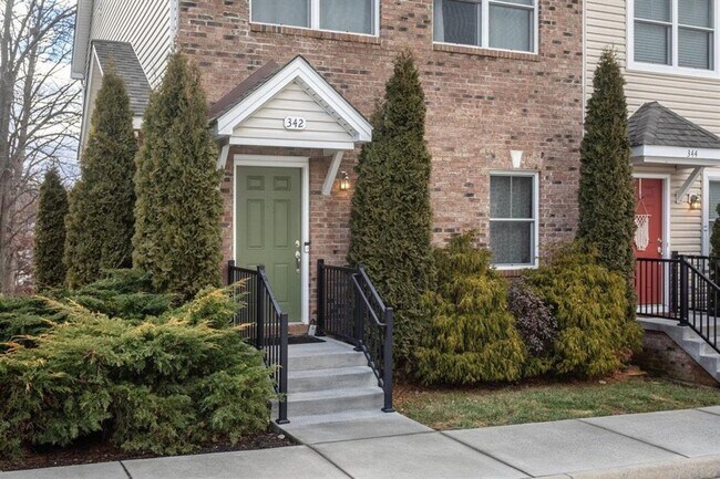 Building Photo - Spacious Townhouse with BONUS THEATER ROOM