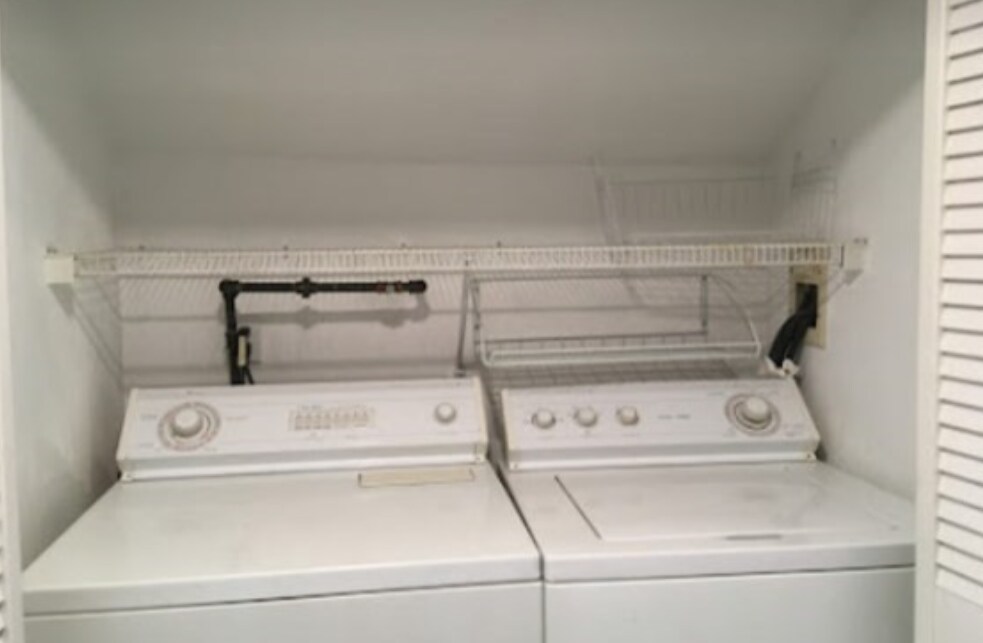 Building Photo - 159 Auburn St