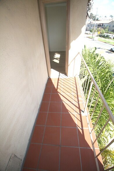 Building Photo - 301 Knob Hill Ave