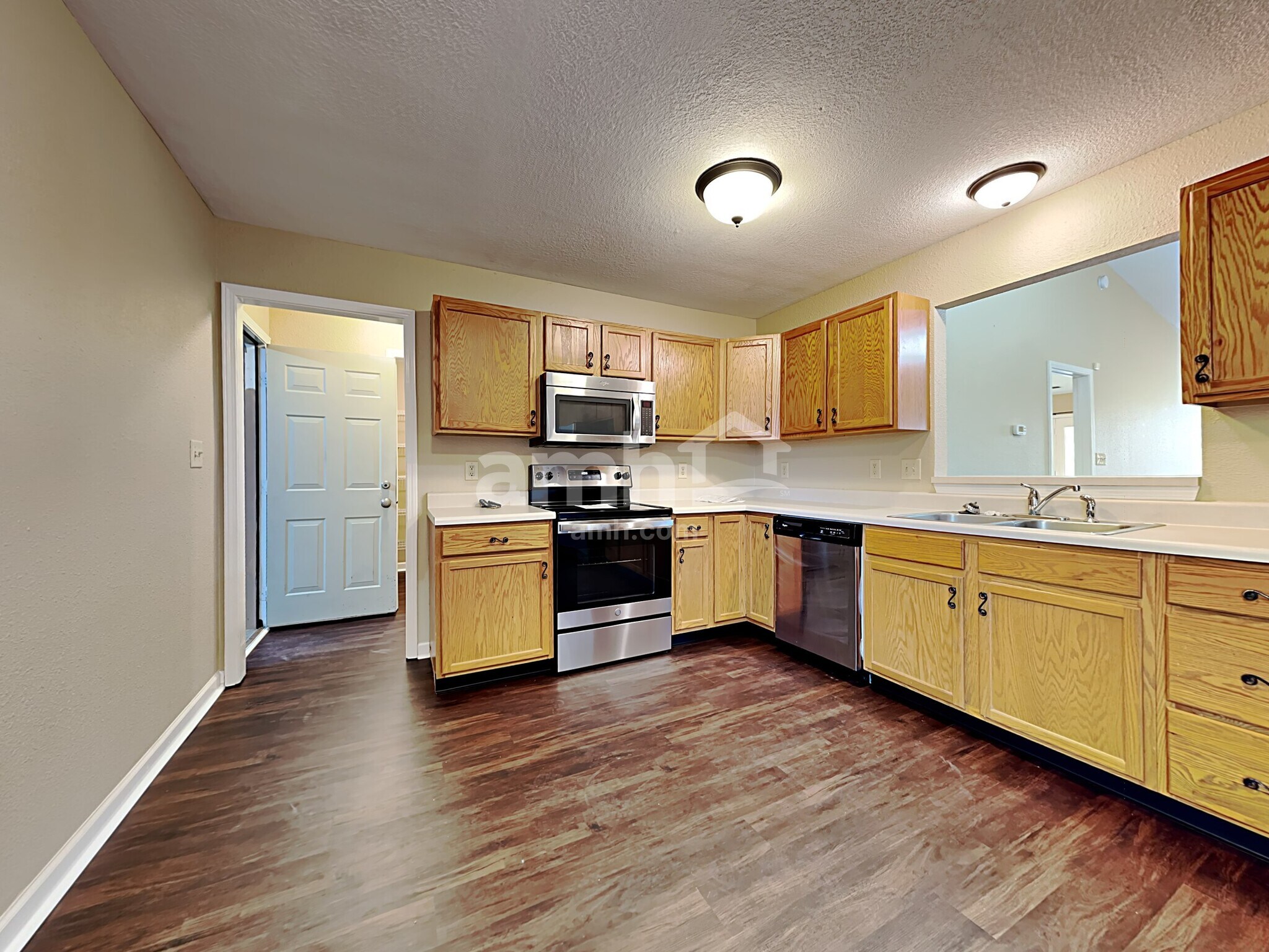 Building Photo - 220 Longview Bend