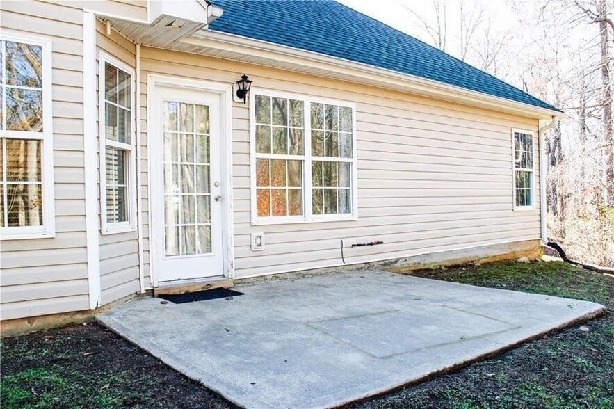 Building Photo - 4445 Scotland Ct SW