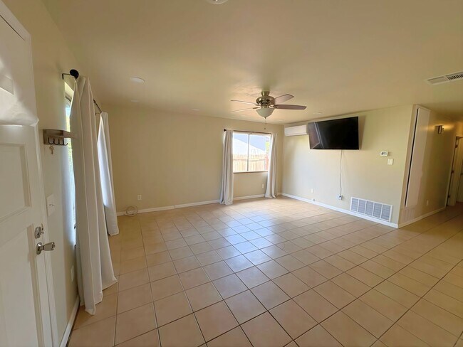 Building Photo - 8186-8188 Zinnia Place