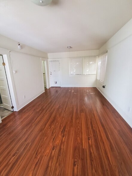 living - 947 E 2nd St