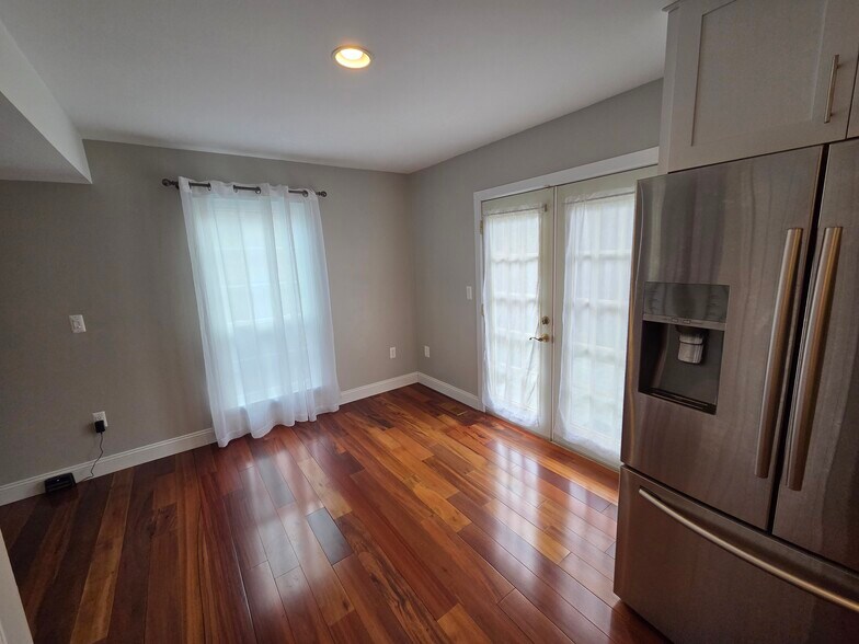 Building Photo - 115 Waltham Ct