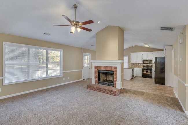 Building Photo - Cute Ranch Beauty in Covington, Fenced Back yard: Granite counter tops
