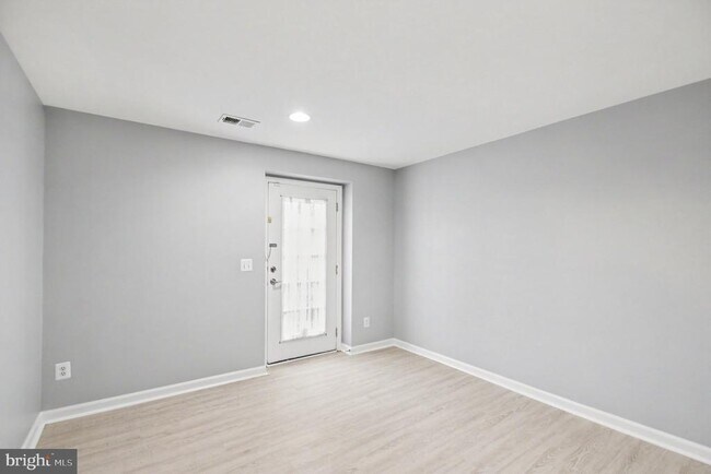 Building Photo - 91 Chaps Ln