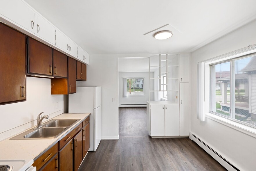 Interior Photo - Colonial Manor (GL62,LLC)