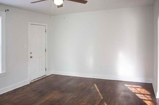 Building Photo - 2 BR/2BA | Newly Renovated Single Family Home | Additional Storage| In North Knoxville!