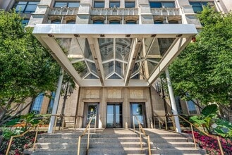 Building Photo - 680 N Lake Shore Dr
