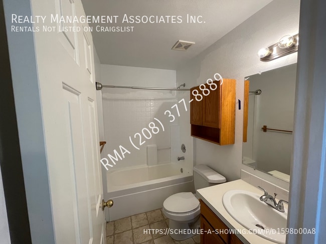 Building Photo - 623 E Woodbury Dr