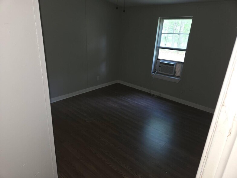 Building Photo - 15505 Parret Ln