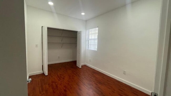 Building Photo - 3 bedroom in Miami FL 33142