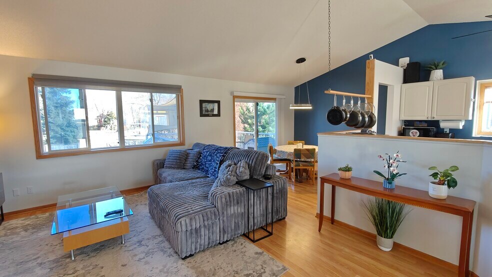 Building Photo - 1943 Parkway Ave