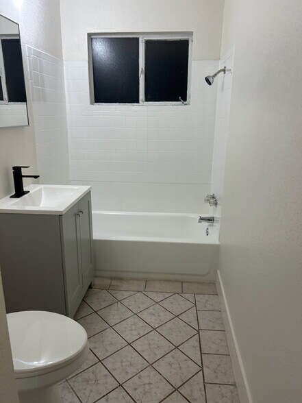 Building Photo - 6729 Merito Ave