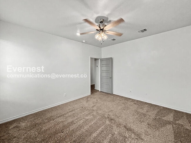 Building Photo - 713 Freedom Cir