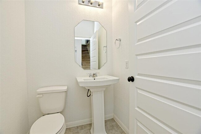 Building Photo - 17709 Shafer Dr