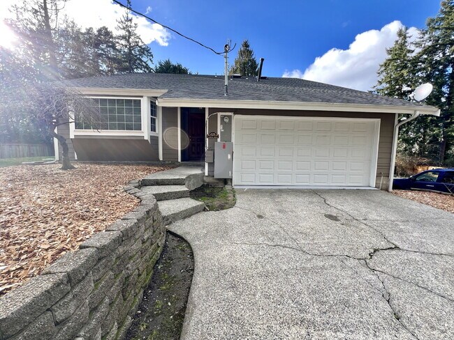 Building Photo - Spacious Living, Functional Comfort & Unbeatable Convenience