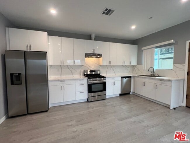 Building Photo - 6833 Lubao Ave