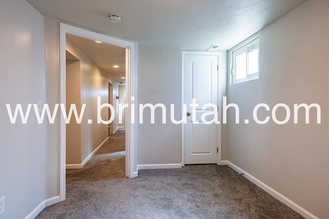 Building Photo - 1572 Kensington Ave