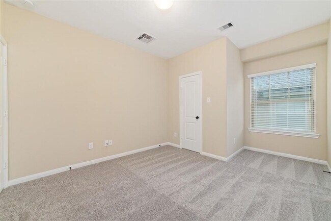 Building Photo - 9 Cheswood Manor Drive