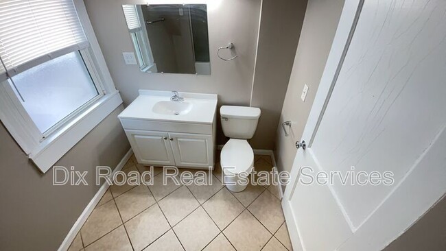 Building Photo - 1303 Kumler Ave