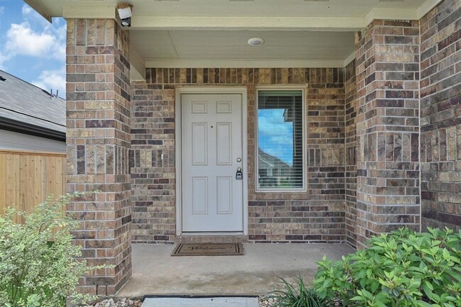 Building Photo - 227 River Grv Ct