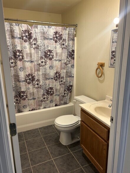 Building Photo - 1109 Alder St