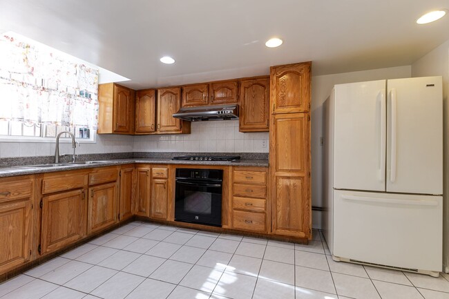Building Photo - Charming 3-Bedroom Single Family Home in M...