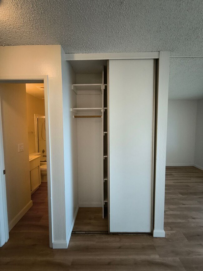 Building Photo - BEAUTIFUL STUDIO AVAILABLE AT WATERGATE COMMUNITY IN EMERYVILLE!!!