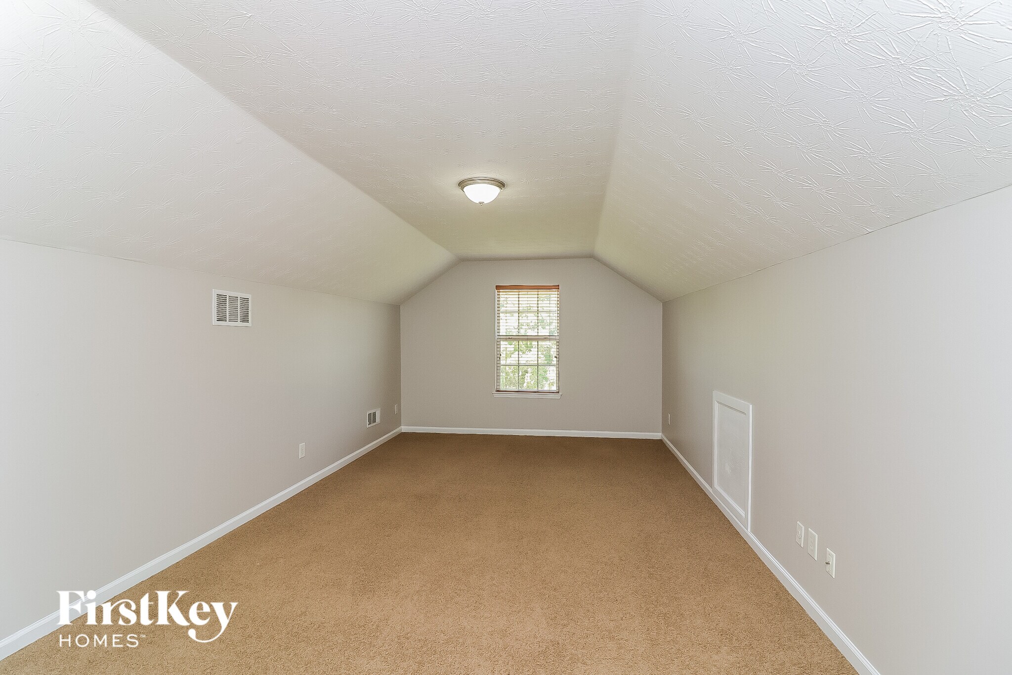 Building Photo - 813 Winsap Dr
