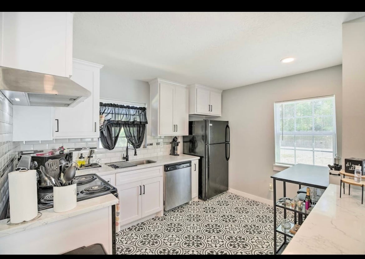 Building Photo - 7652 Teesdale Dr