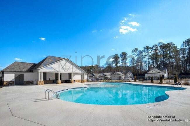 Building Photo - 2438 Bayberry St