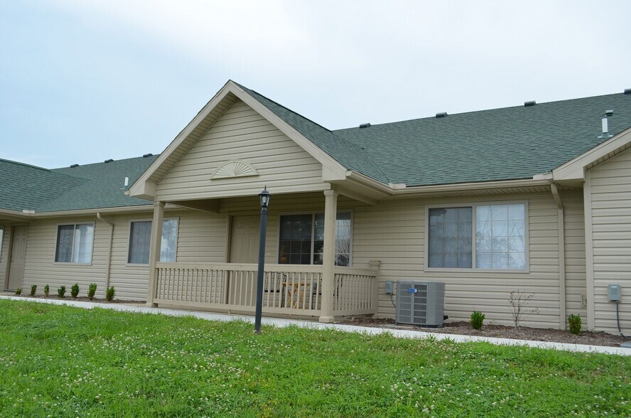 Building Photo - 1002 Altamonte Dr