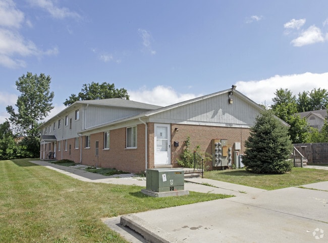 Building Photo - Flora Woods East