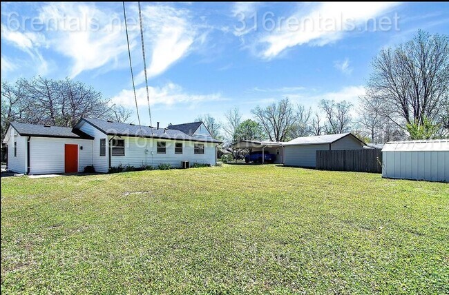 Building Photo - $1795 - 4 bed 2 bath - Single Family Home