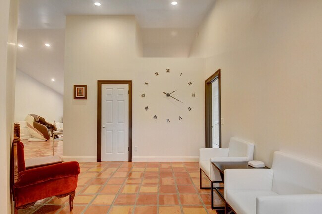 Building Photo - 4666 Fountains Dr S