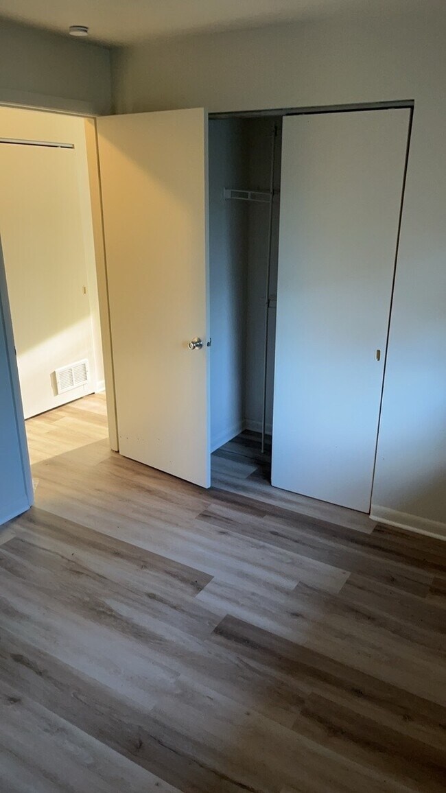 Building Photo - 3043 Regent St