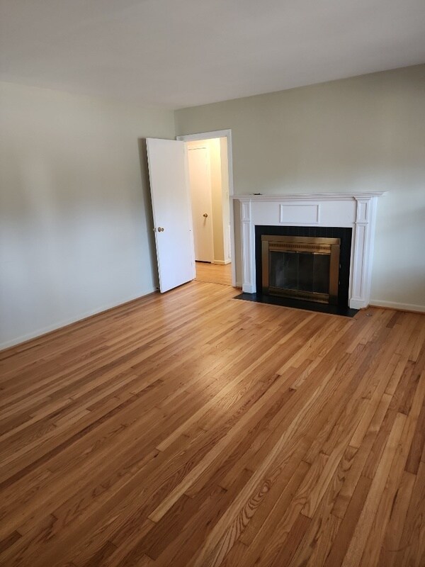 Building Photo - 204 Leach Cir