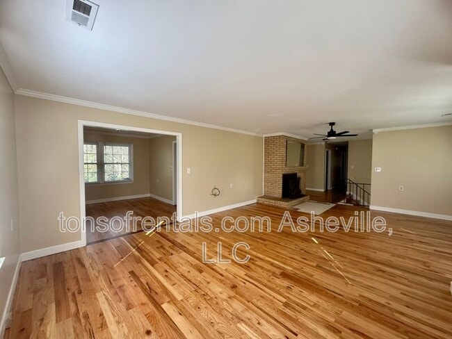 Building Photo - 161 Dogwood Dr