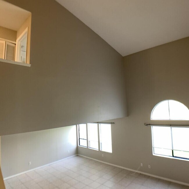 Building Photo - 9530 Darien Ave