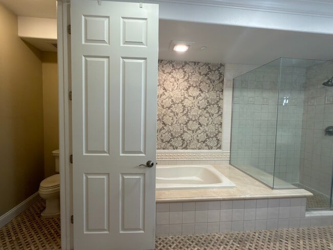 Building Photo - Modern 2BR/2BA Condo in Willow Glen Place Near Downtown San Jose. 2 Secured Parking Spots. Underg...
