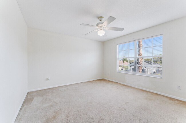 Building Photo - Large 6 Bedroom Rental in Gated Avalon Lak...