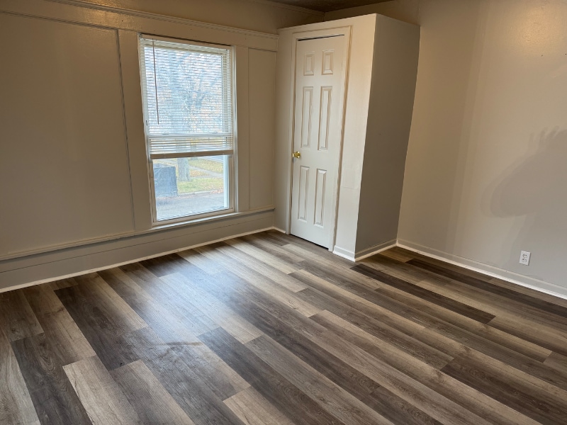 Building Photo - 119 S Elm Ave